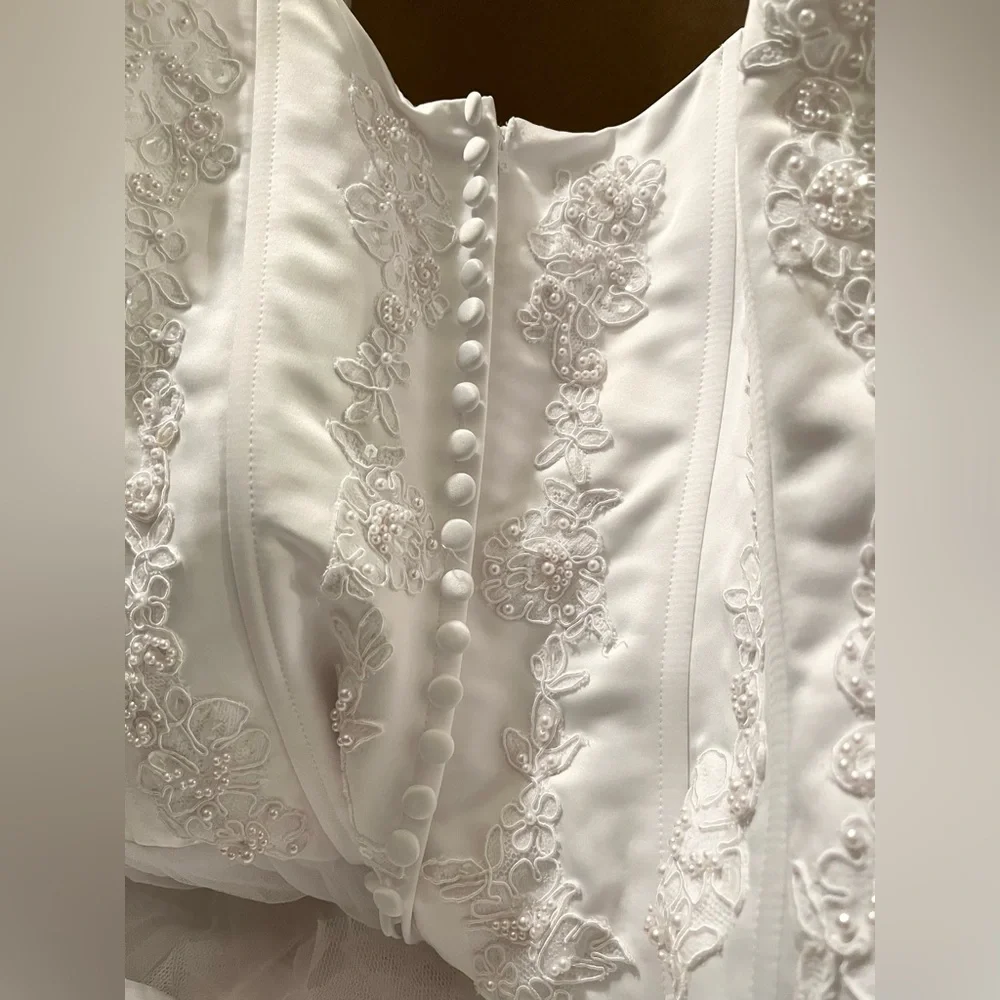 Oleg Cassini Wedding Gown Size 20 - Picture 9 of 12